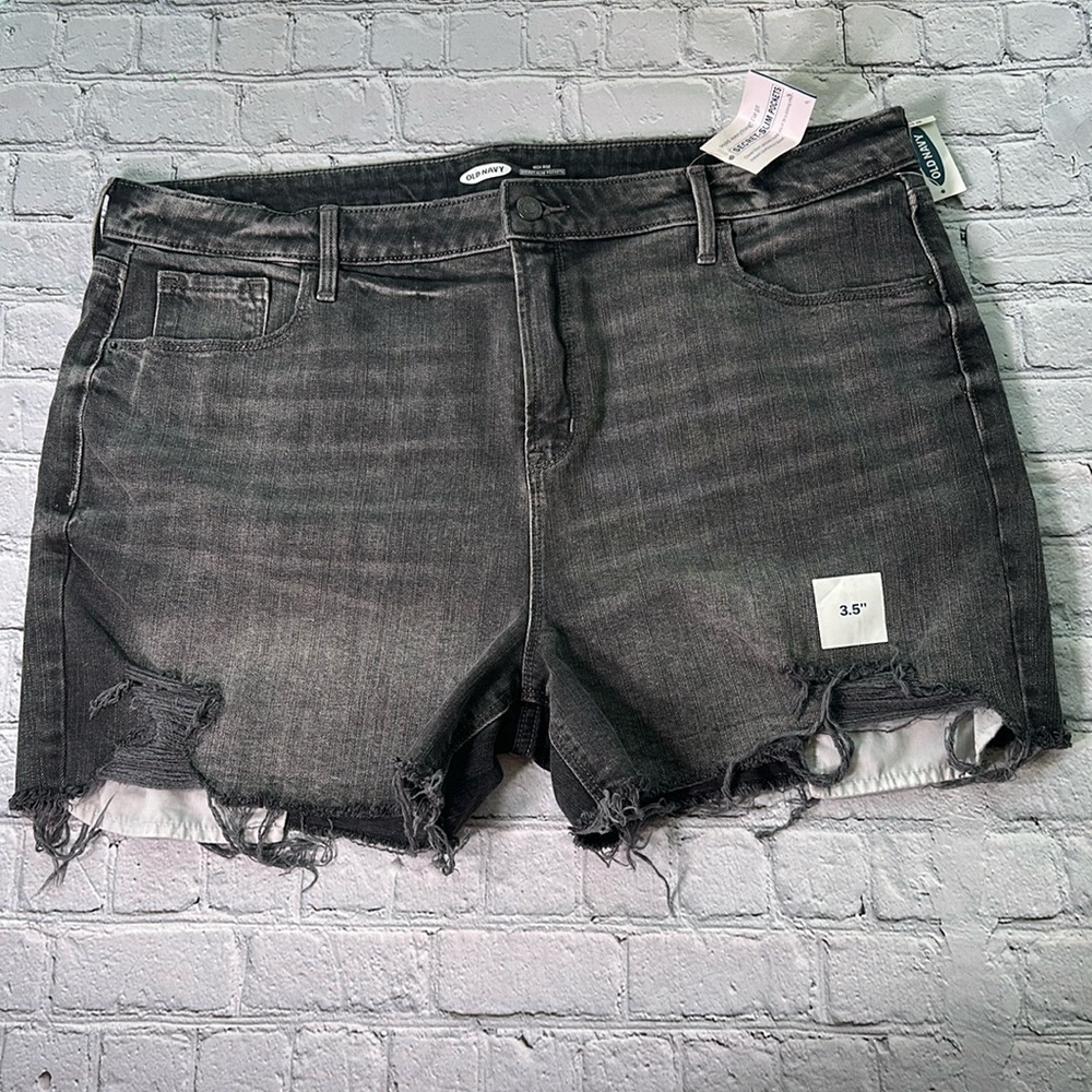 Old Navy Women’s High Rise Shorts Secret Slim Pockets 18 NEW Gray Charcoal